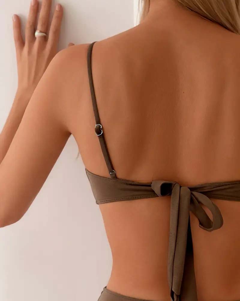 Avelira | Damskie Bikini z Wysokim Stanem i Ozdobną Klamrą