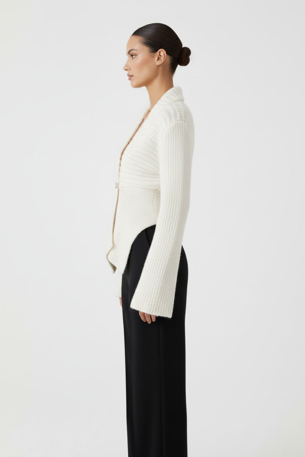 Sabine | Cardigan da donna con scollo profondo e taglio asimmetrico