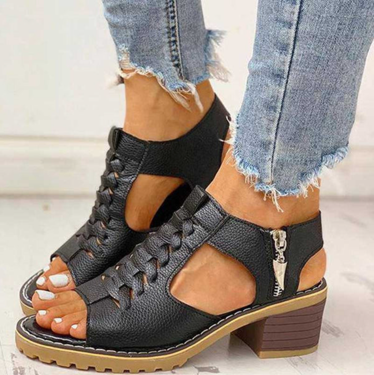 Travira | Women's Casual Sandals with Adjustable Straps and Zipper