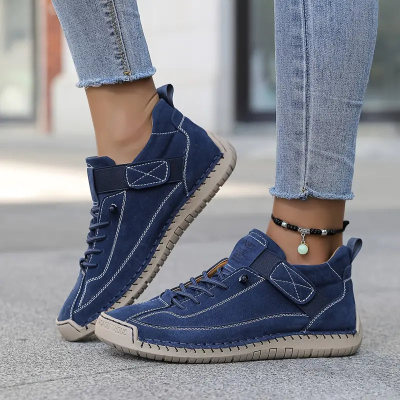 Kaia | Black women's sneakers with laces and flexible sole