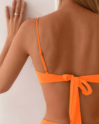 Avelira | Damskie Bikini z Wysokim Stanem i Ozdobną Klamrą