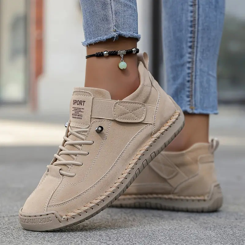 Kaia | Black women's sneakers with laces and flexible sole