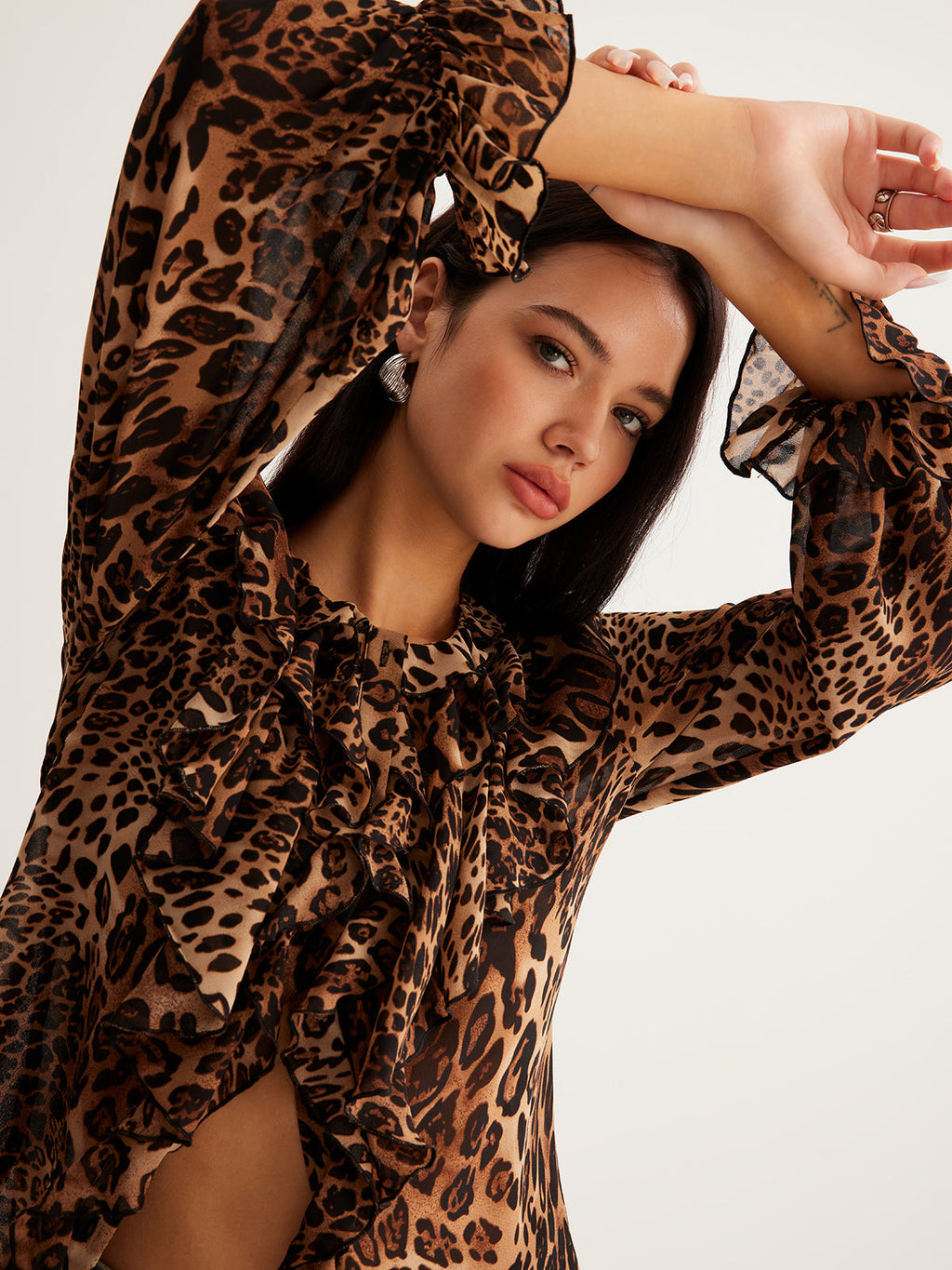 Yara | Blusa Donna Elegante Maculata con Volant e Laccio
