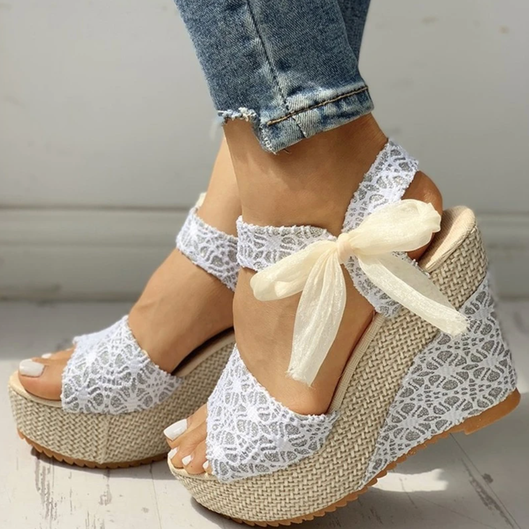 Lunaria | Sandali donna con zeppa e finiture in pizzo