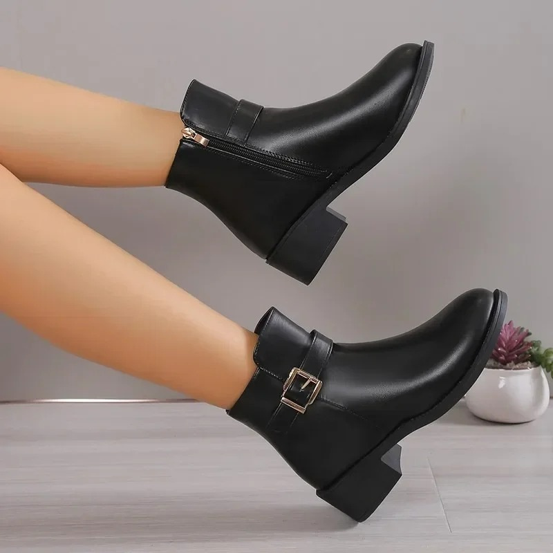 Cavella | Stivaletti casual da donna con tacco e fibbia