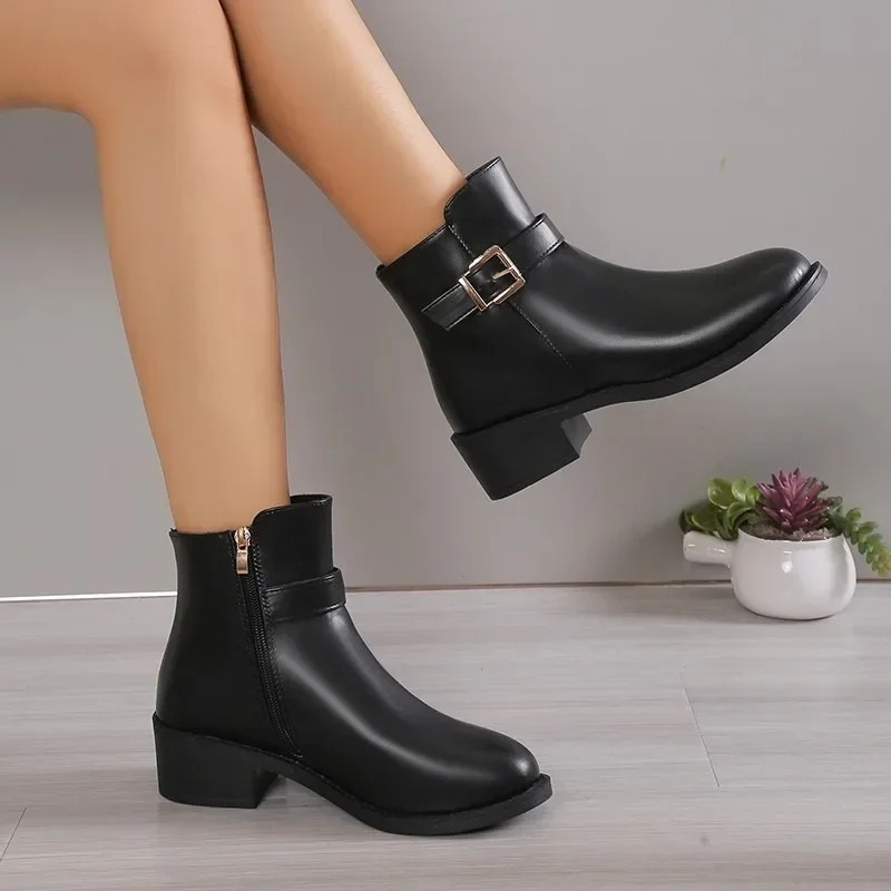 Cavella | Stivaletti casual da donna con tacco e fibbia