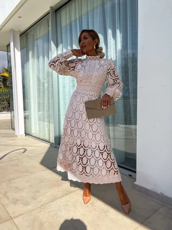 Aurelia | Elegancka sukienka midi z koronką i długim rękawem