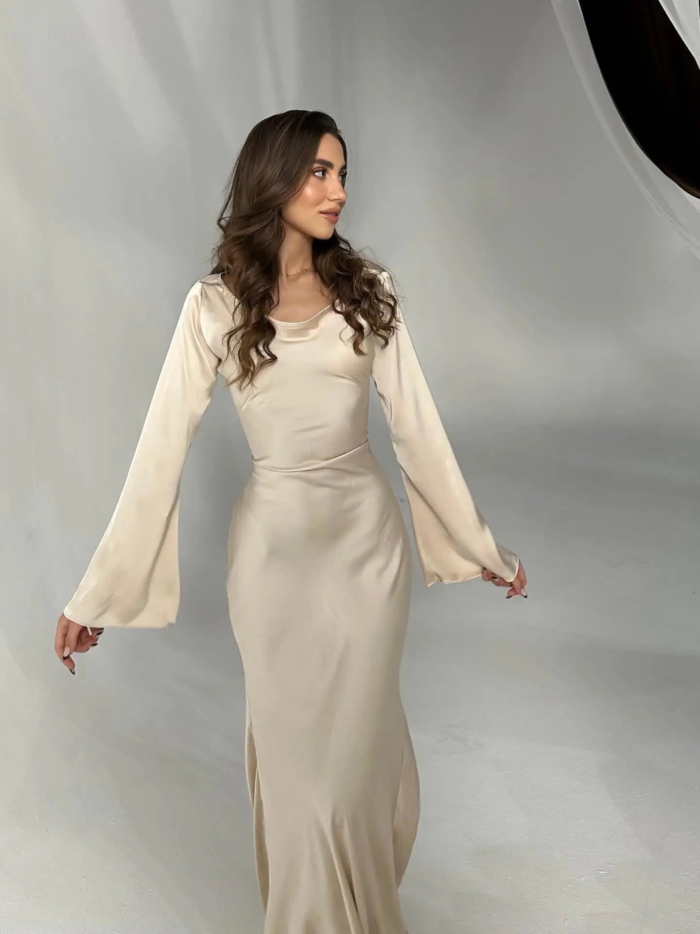 Velmora | Abito Maxi Elegante da Donna in Raso con Maniche Lunghe