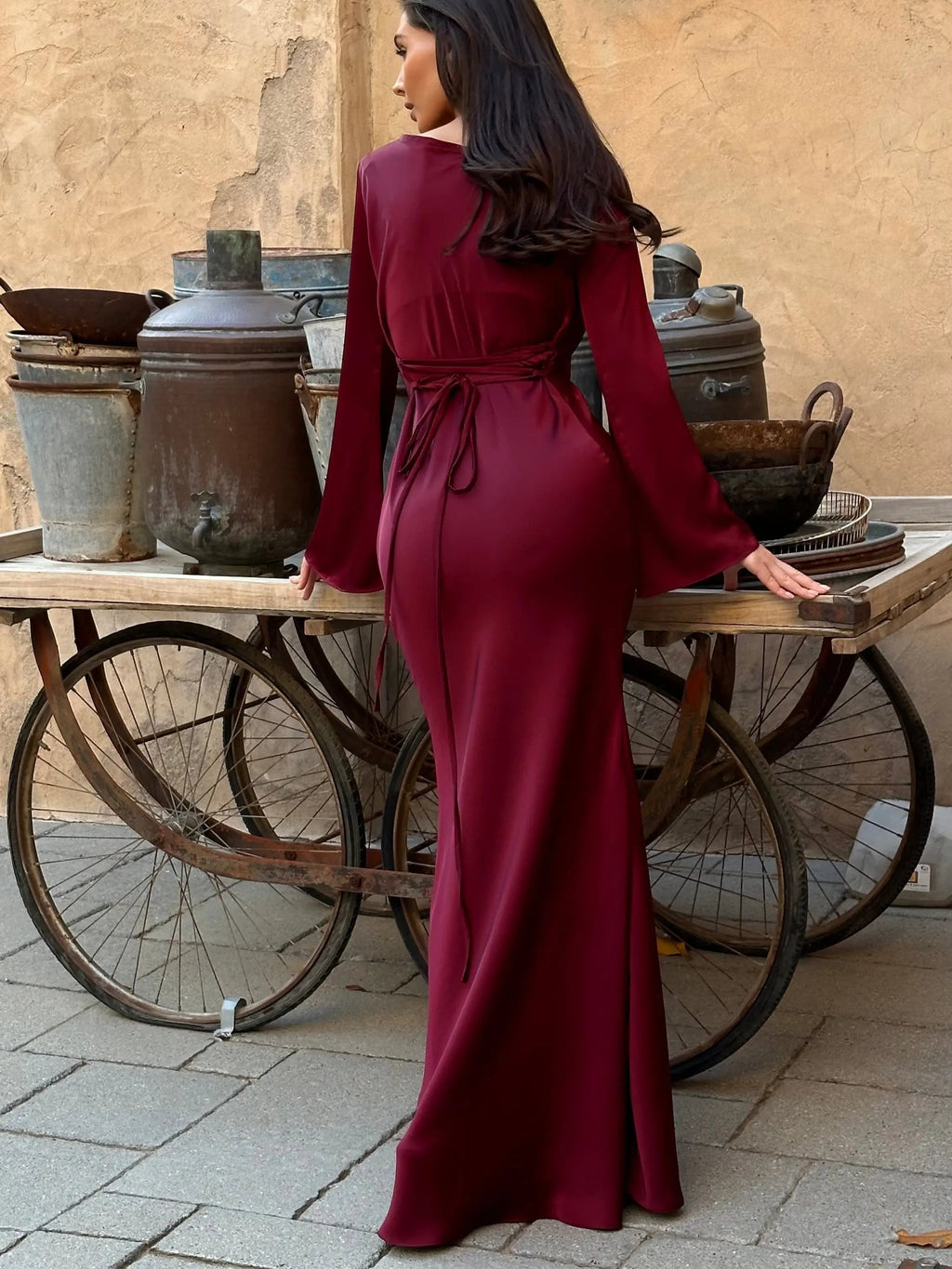 Velmora | Abito Maxi Elegante da Donna in Raso con Maniche Lunghe