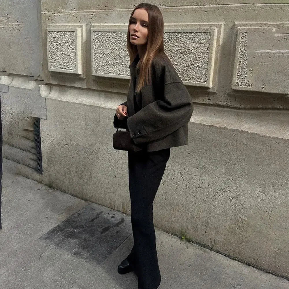 Clara | Giacca corta da donna con bottoni e tasche