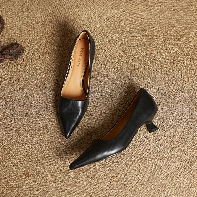 Elena | Elegant low-heeled pumps with pointed toe