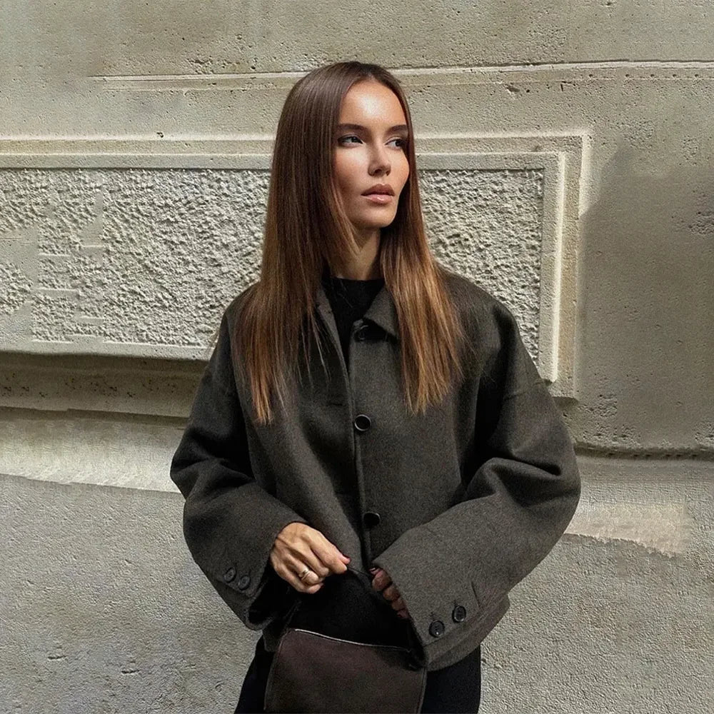 Clara | Giacca corta da donna con bottoni e tasche