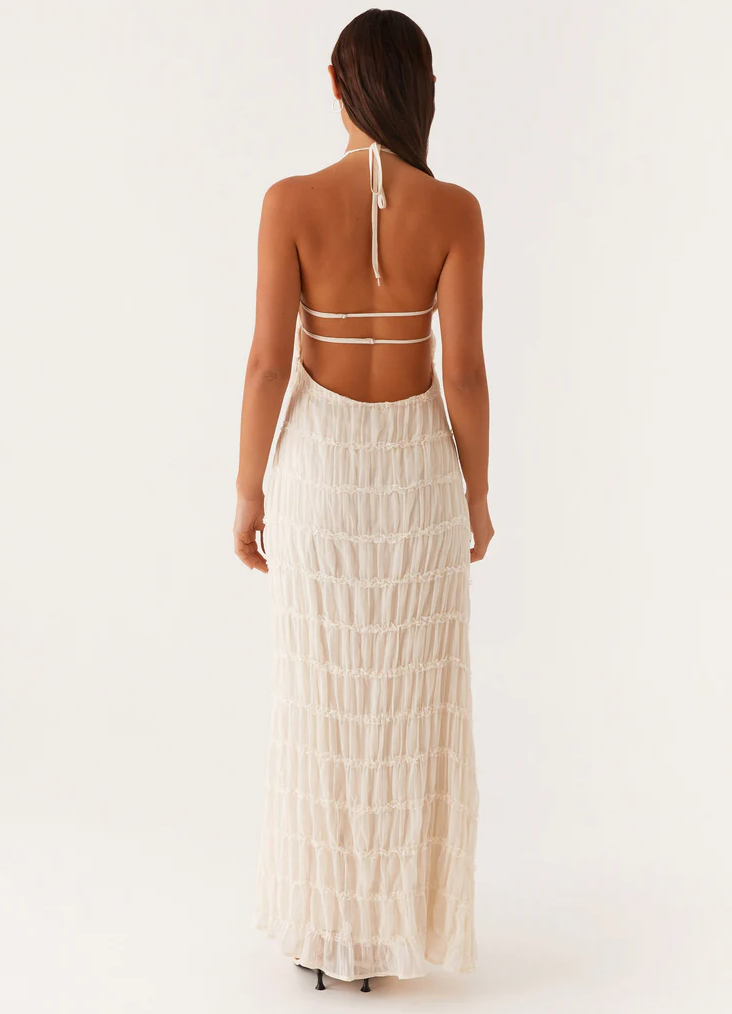 Evelyn | Elegante abito maxi con arricciature e scollo halter