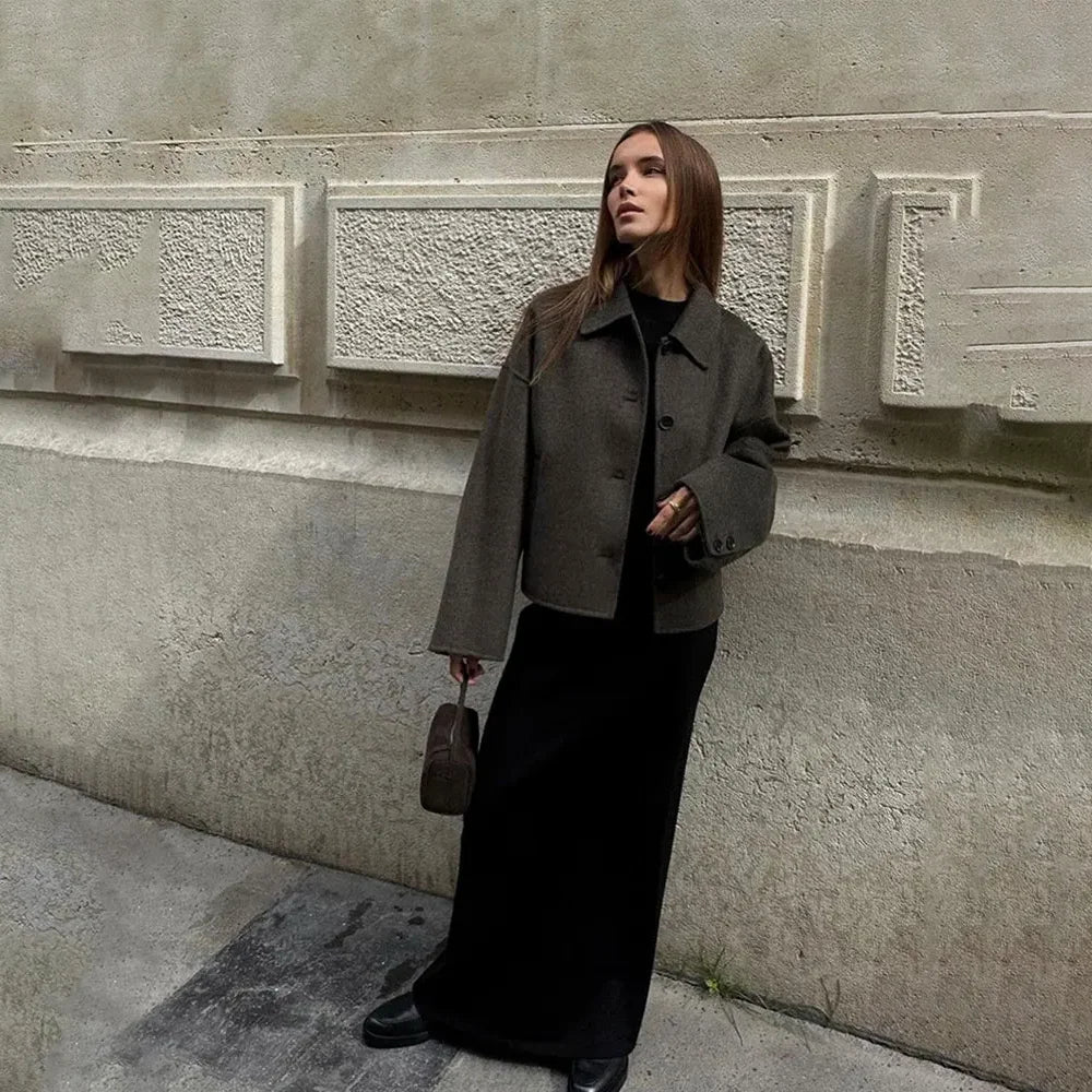 Clara | Giacca corta da donna con bottoni e tasche