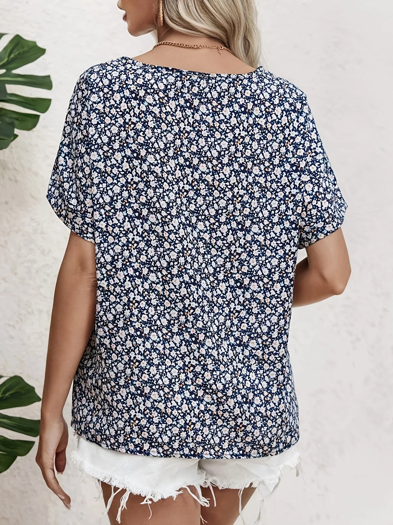Norella | Blusa estiva da donna a fiori con bottoni e taglio ampio