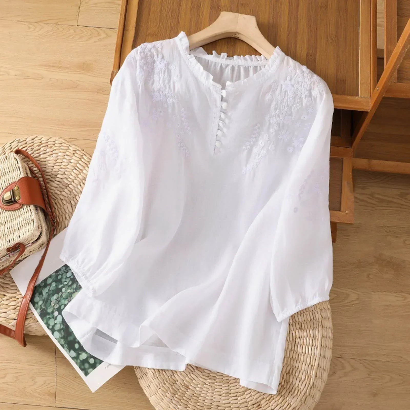 Averelle | Blusa estiva da donna con ricamo, ampia con scollo a V