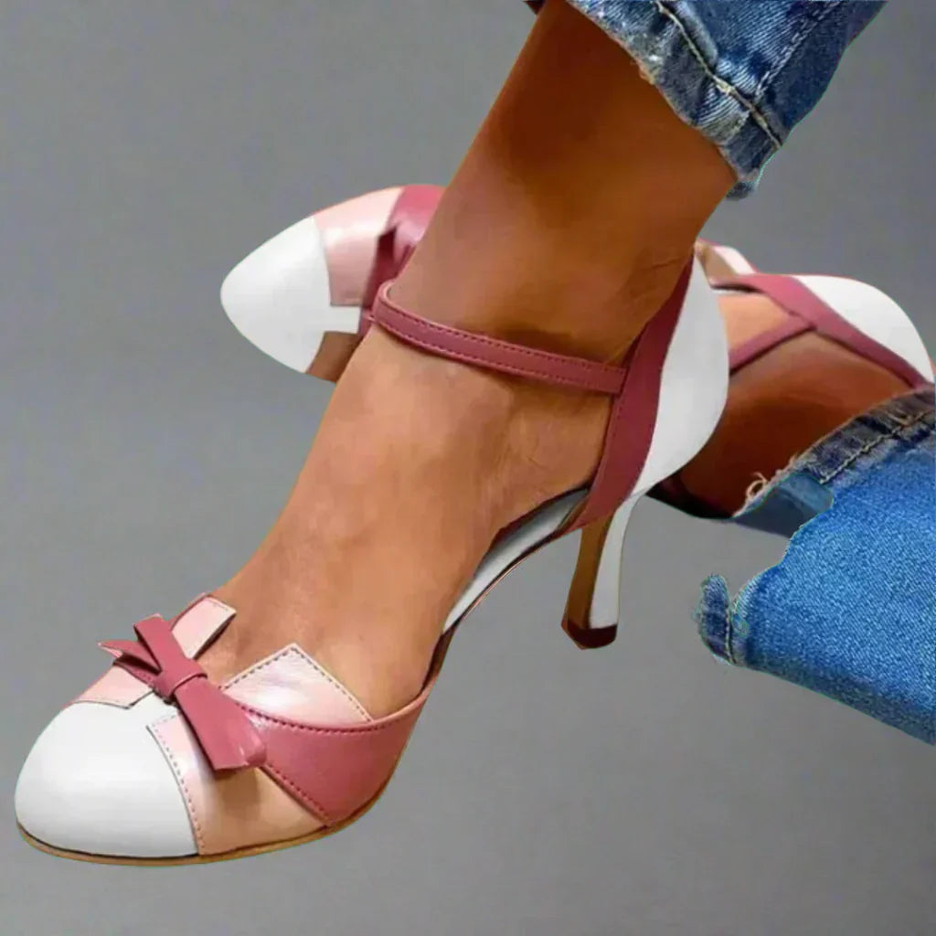 Karin | Women's heeled pumps with strap and bow in retro style