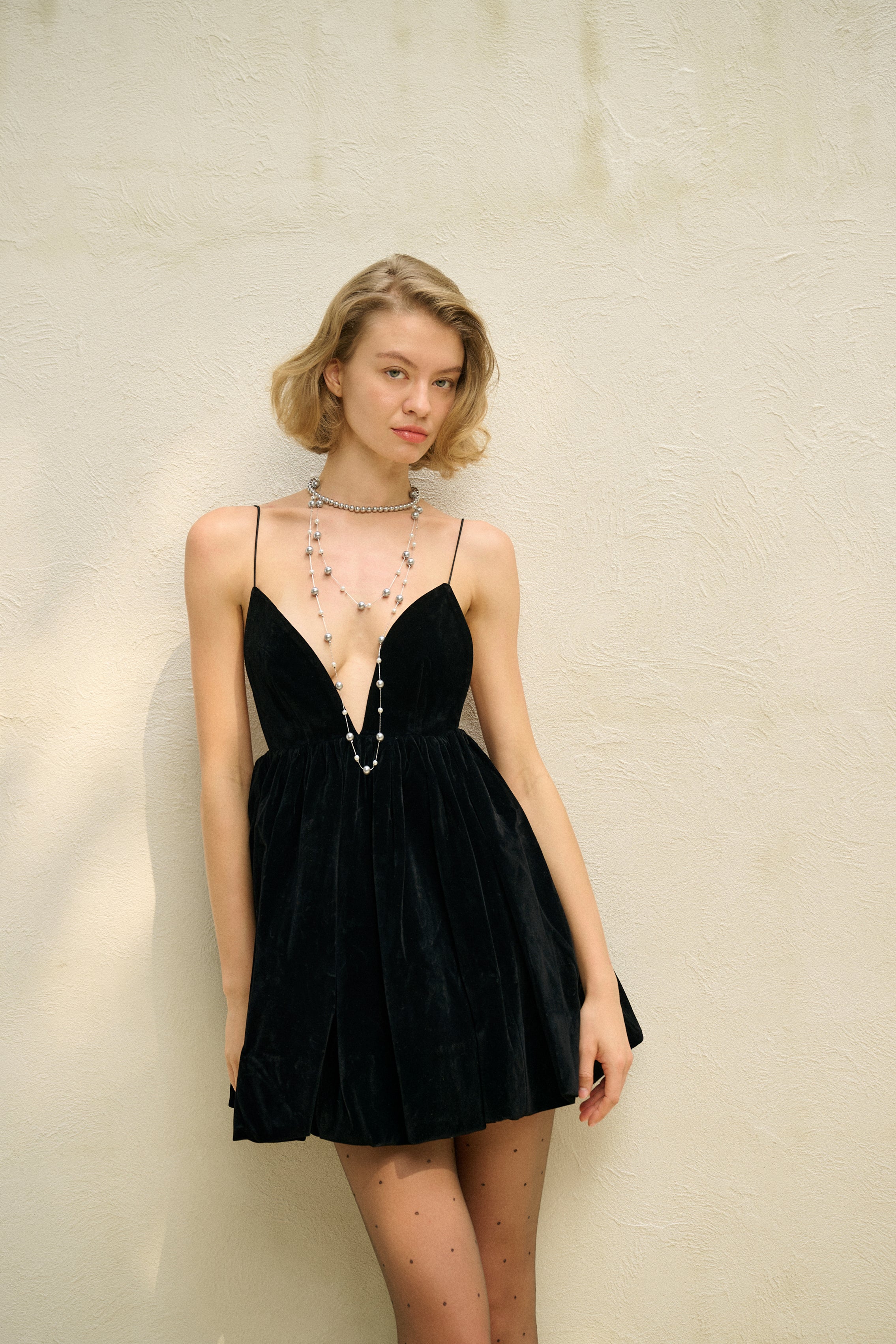 Alicja | Vestito mini da donna con scollo a V e laccio