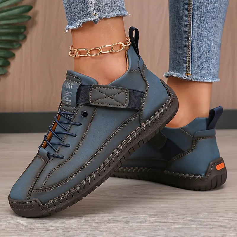 Kaia | Black women's sneakers with laces and flexible sole