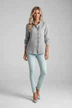 Grijs gestreepte blouse studiofoto