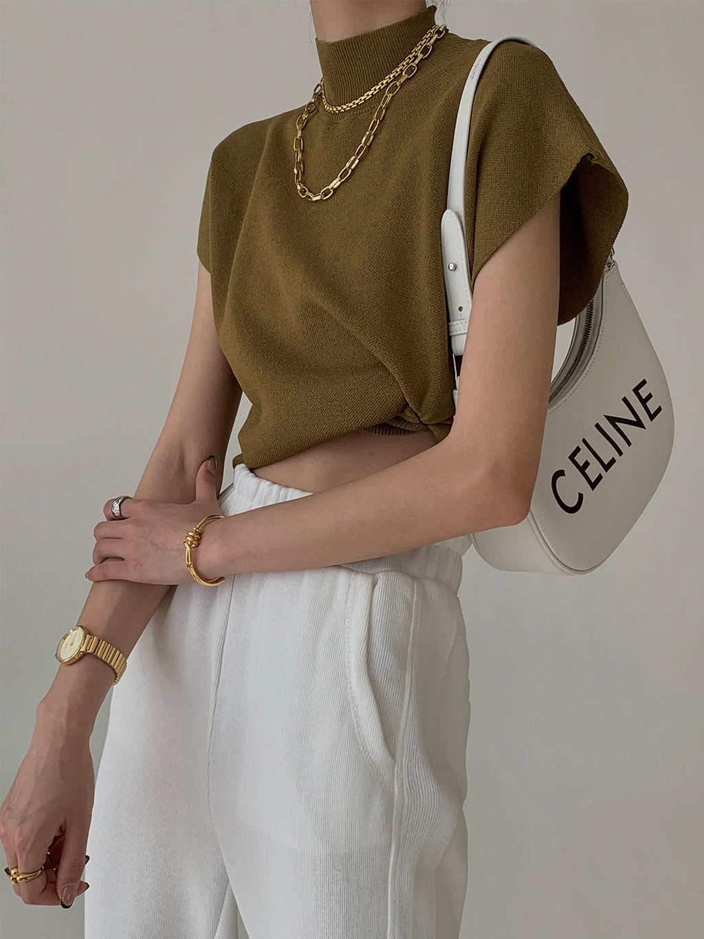 Livia | Top Casual Elegante da Donna con Collo Alto e Maniche Corte