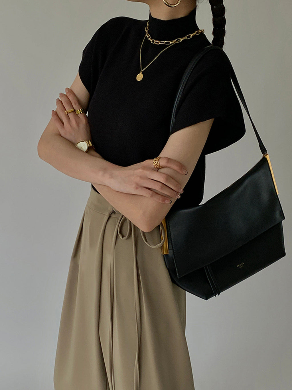 Livia | Top Casual Elegante da Donna con Collo Alto e Maniche Corte