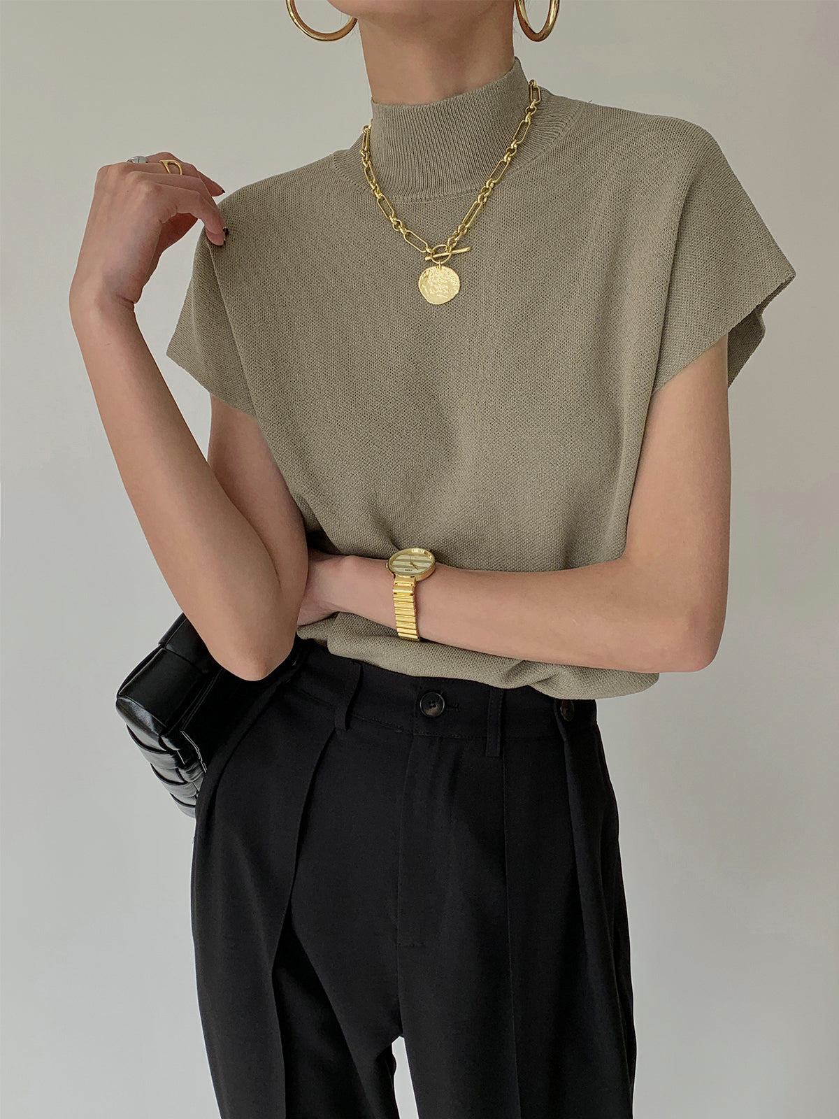 Livia | Top Casual Elegante da Donna con Collo Alto e Maniche Corte