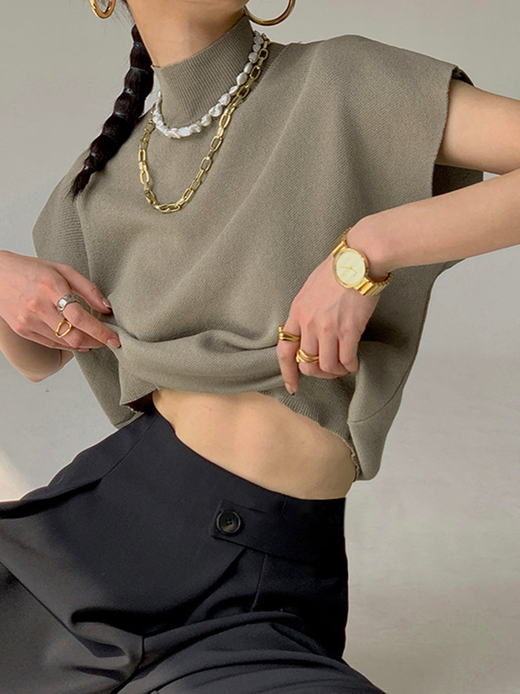 Livia | Top Casual Elegante da Donna con Collo Alto e Maniche Corte
