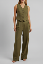 Olijfgroene gilet set studiofoto