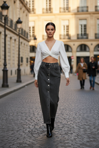 Outdoor lifestyle foto grijze denim maxi rok