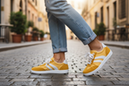 Outdoor lifestyle - gele sneakers